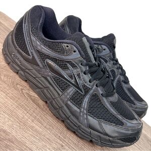 *SOLD!* Rare Brooks Addiction 11 Walking Shoes